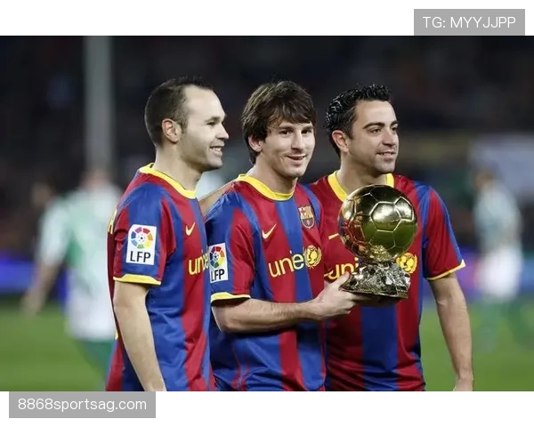 梅西与斯内德：技术核心和全能中场的角色价值对比